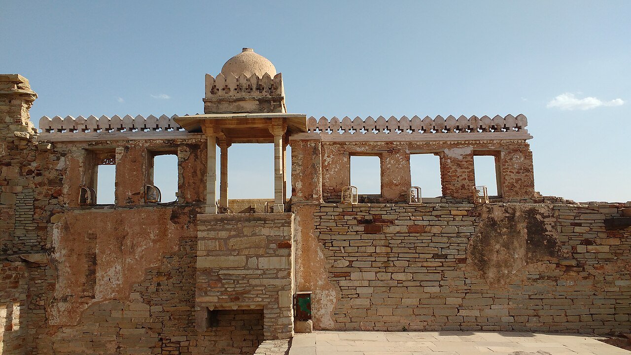 Ruined palace building with a domed chhatri at Chittorgarh