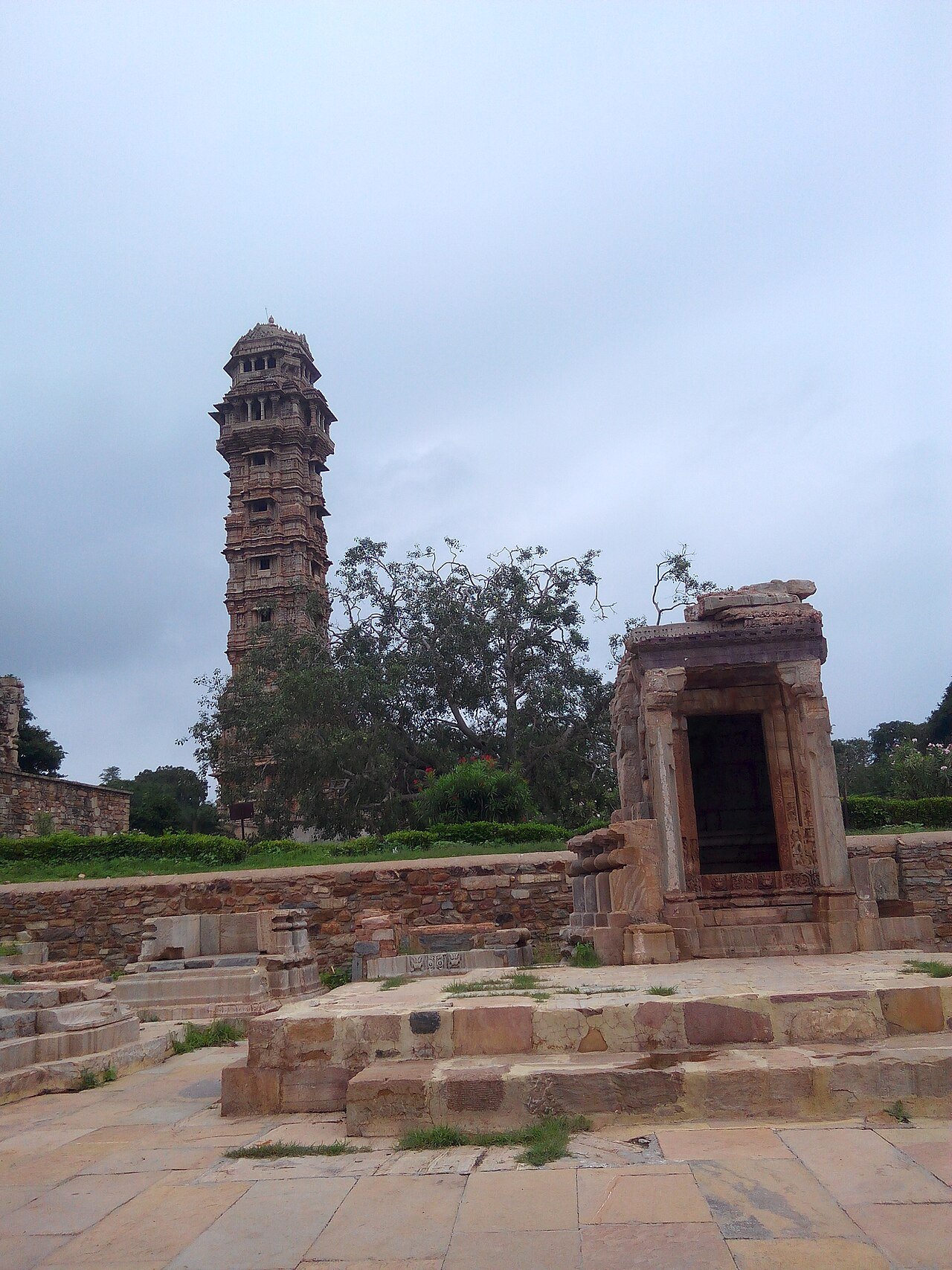 Vijaya Stambha tower beside a small shrine at Chittorgarh