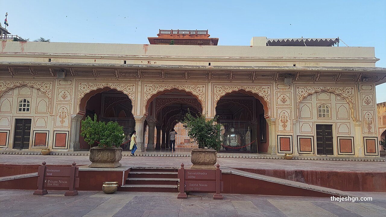 Arched pavilion inside the City Palace in Jaipur