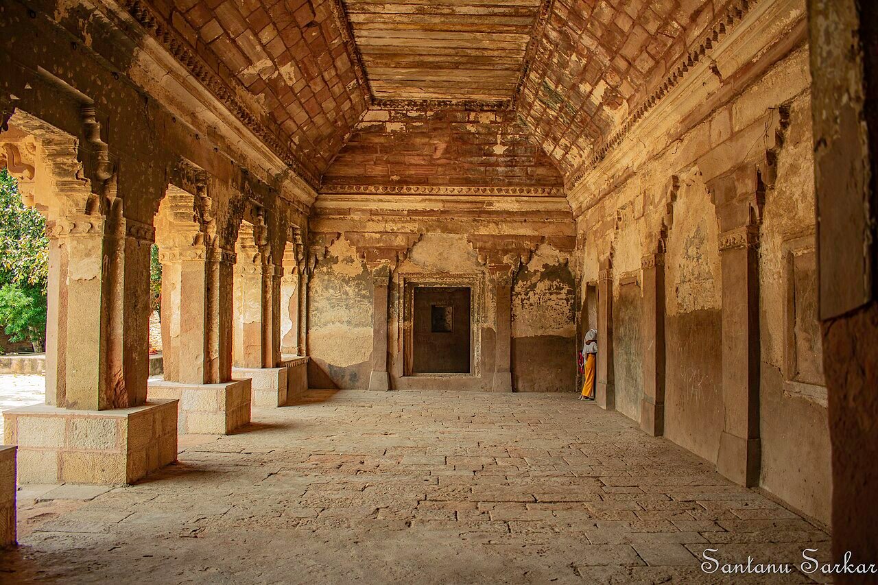 Baradari colonnade in front of Karn Mahal, Gwalior Fort