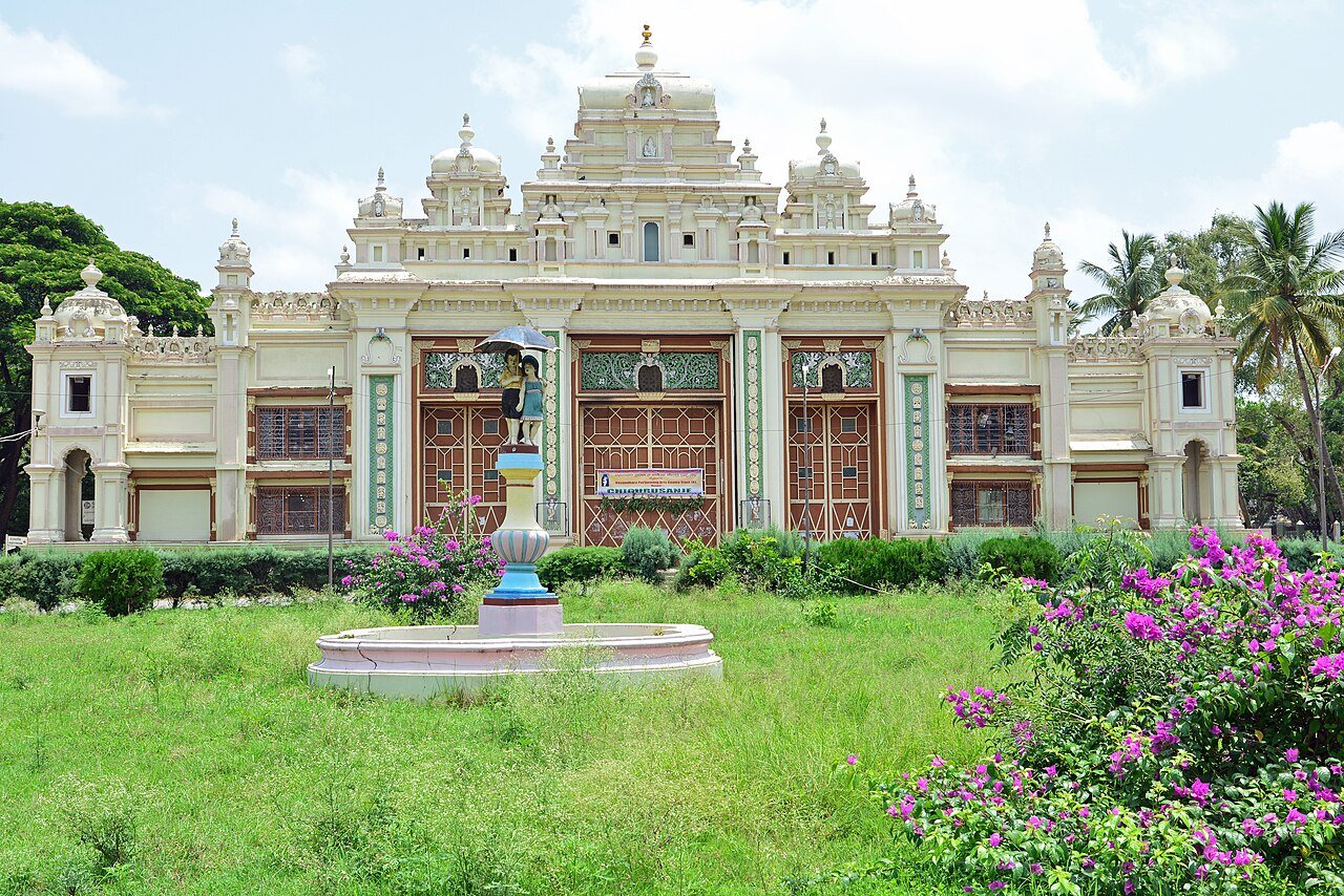 Front view of Jaganmohan Palace in Mysore