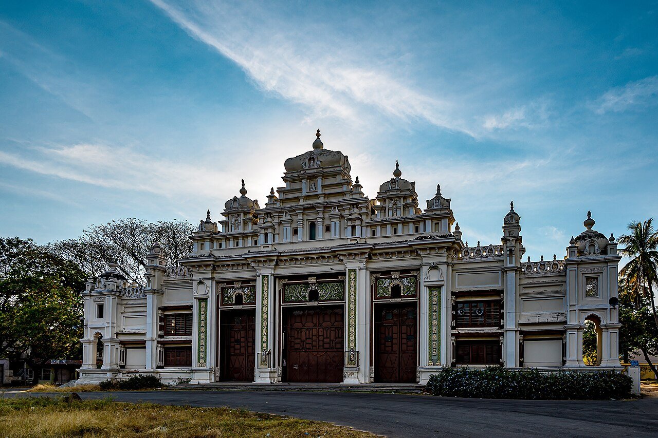 Jaganmohan Palace under a blue sky
