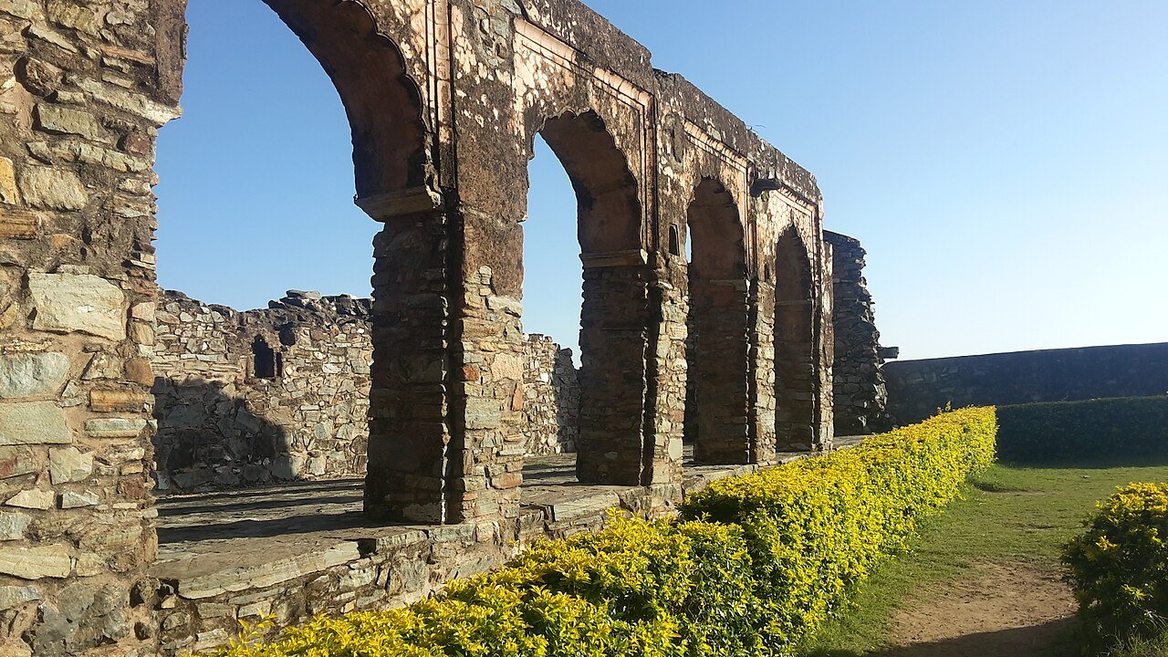 Row of arches inside Kumbhalgarh Fort