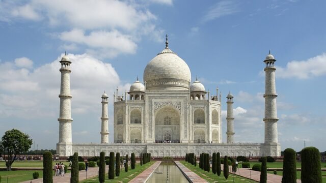 Seven Wonders of the World: The Ancient List, the New 2007 List and the Taj Mahal